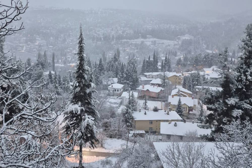 &Ccedil;amlıyayla'da yoğun kar yağışı etkili oldu