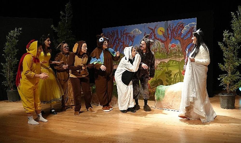 Minik İzleyiciler Ormanların Gizemli Dünyasında Neşelendi!