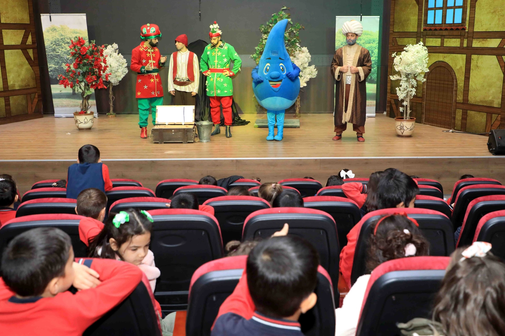 Konya Karatay'da &ouml;ğrencilere tiyatro etkinliği