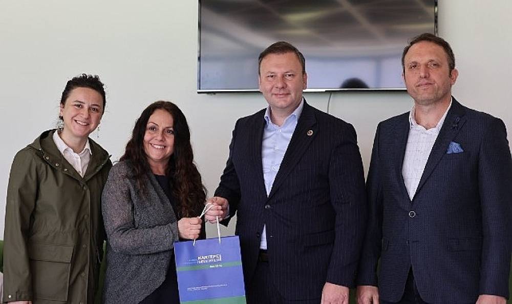    Kartepe'de K&uuml;t&uuml;phane Haftası'na Yazarlı Kutlama