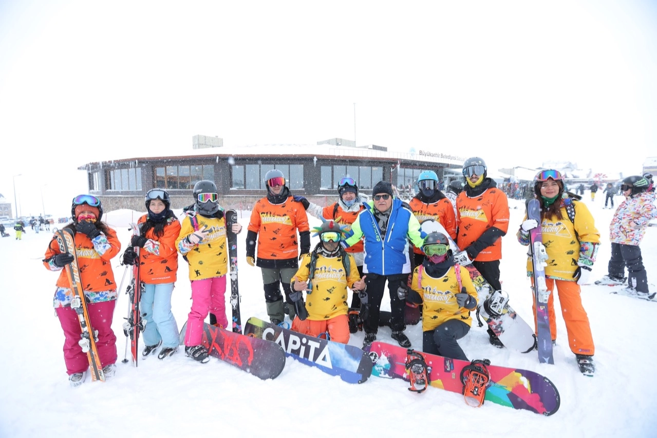 Kayseri B&uuml;y&uuml;kşehir'den kayak okulu hizmeti