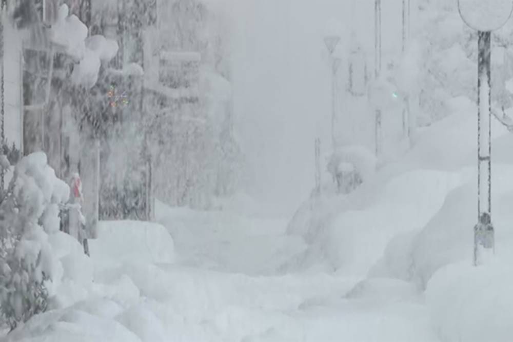 Japonya'da rekor kar yağışı sonrası &ouml;l&uuml; sayısı artıyor