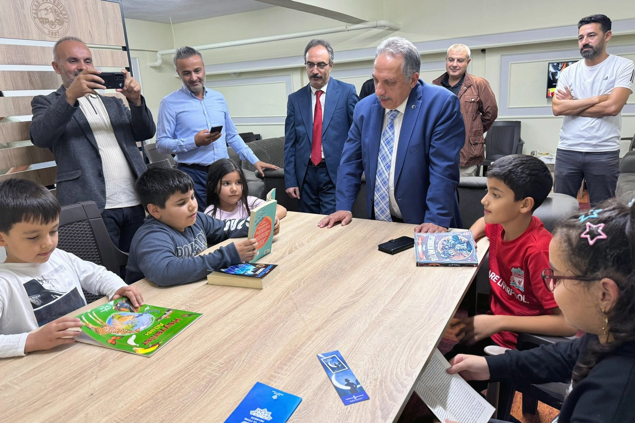 Kayseri Talas'ın 'Apartman K&uuml;t&uuml;phane' projesine b&uuml;y&uuml;k ilgi