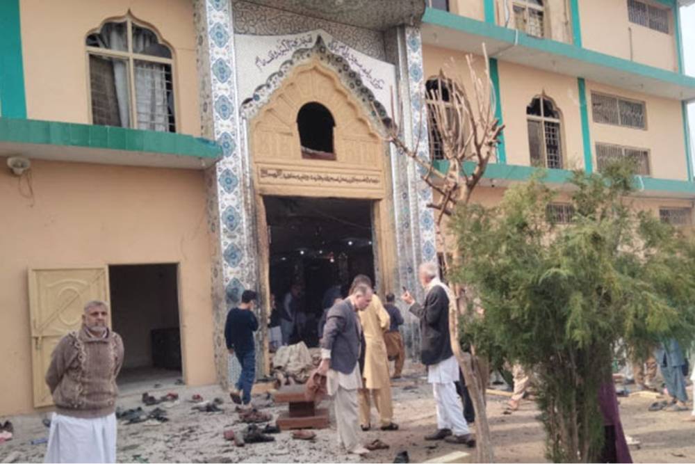 Pakistan'da camiye saldırı