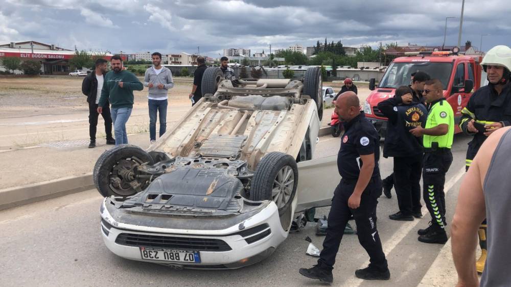 Takla atan otomobil güvenlik kameralarına yansıdı 