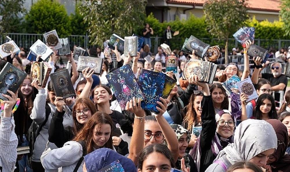 Kocaeli Kitap Fuarı'nda kitap aşkı kuyruklara sığmadı