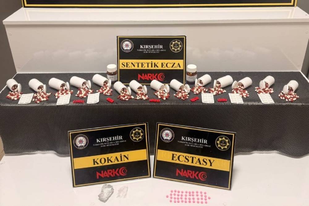 Kırşehir&rsquo;de 921 adet sentetik ecza hap ele ge&ccedil;irildi