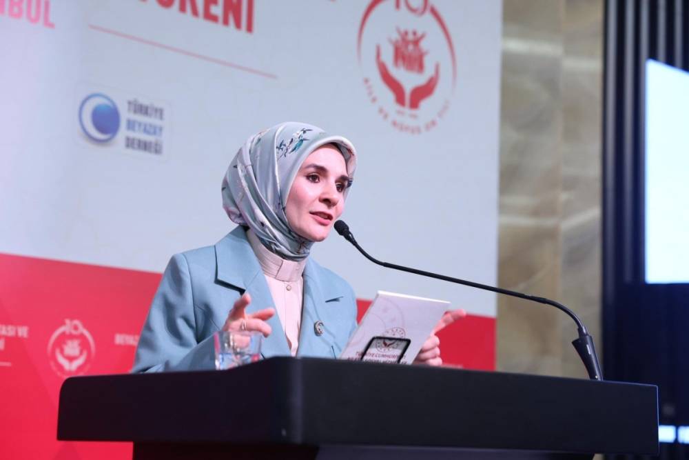 &Ccedil;alışan anne ve babalar i&ccedil;in doğum izinleri uzatılıyor 