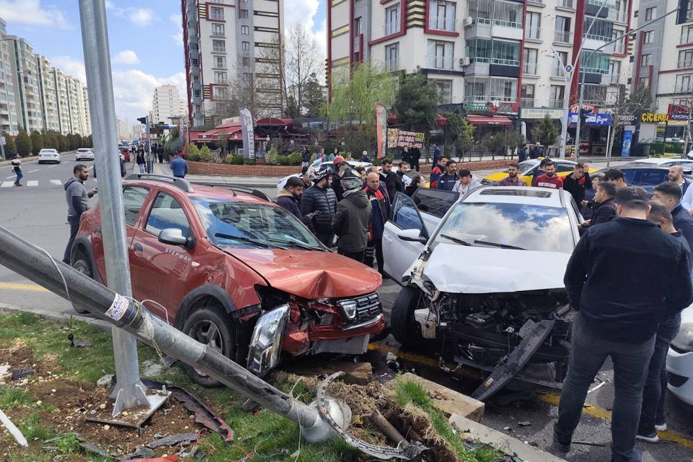 2025 yılı trafik kazası bilan&ccedil;osu: 2 bin 500 &ouml;l&uuml; 400 bin yaralı