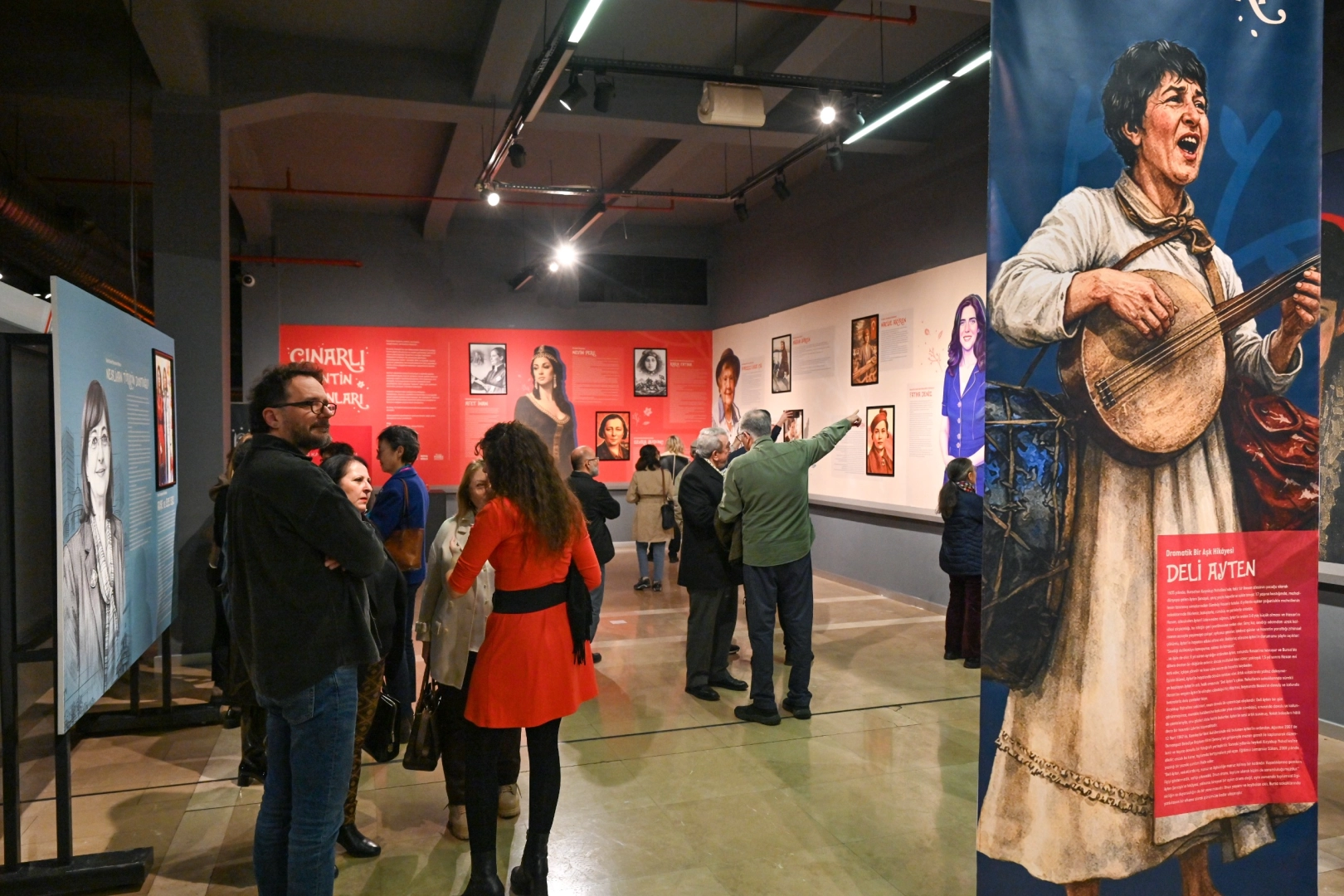 &lsquo;&Ccedil;ınarlı Kentin Kadınları'nın d&uuml;nyasına yolculuk