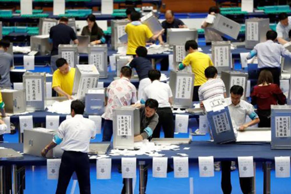 Japonya erken se&ccedil;im i&ccedil;in sandık başına gidiyor