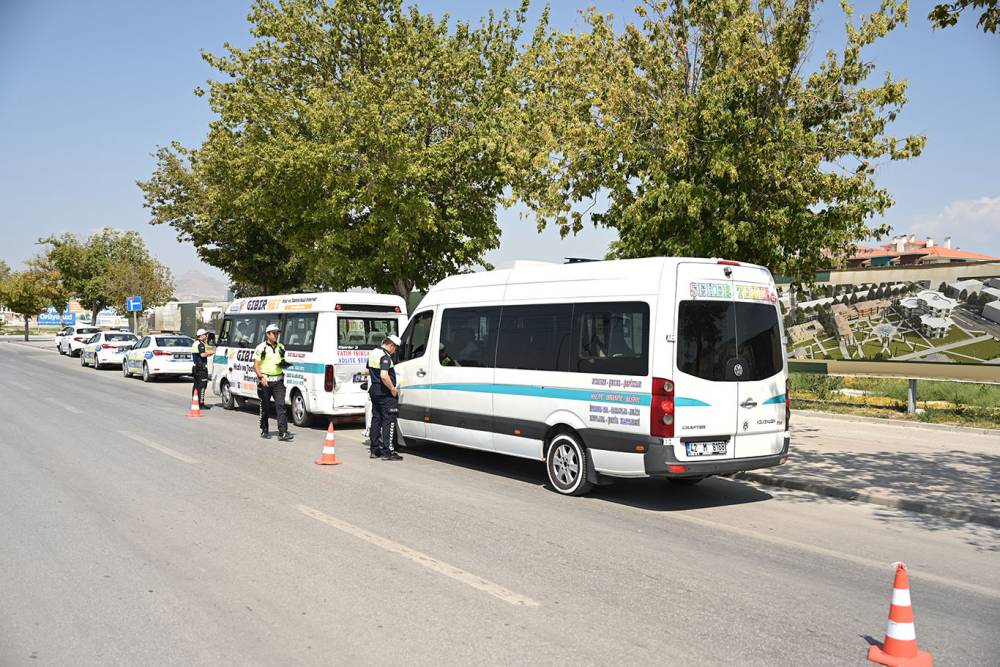 Konya&rsquo;da toplu taşıma ara&ccedil;larına y&ouml;nelik denetimler s&uuml;r&uuml;yor