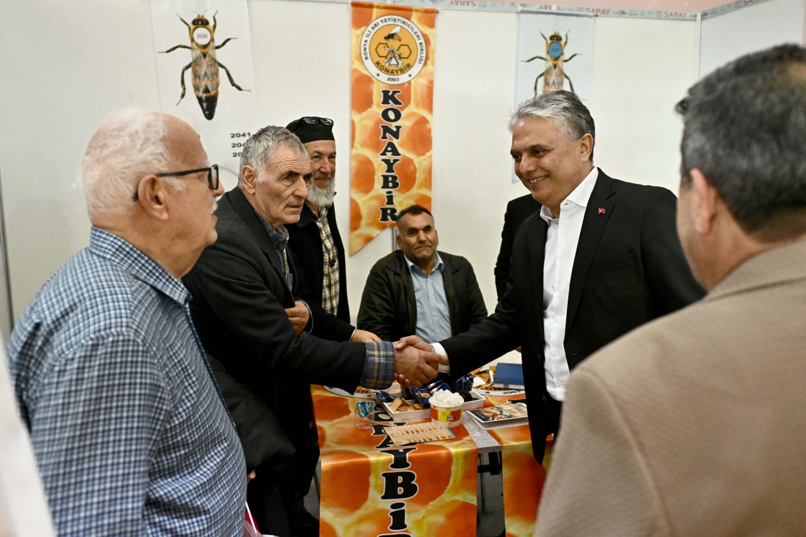 Antalya'da Başkan Uysal&rsquo;dan arıcılara destek