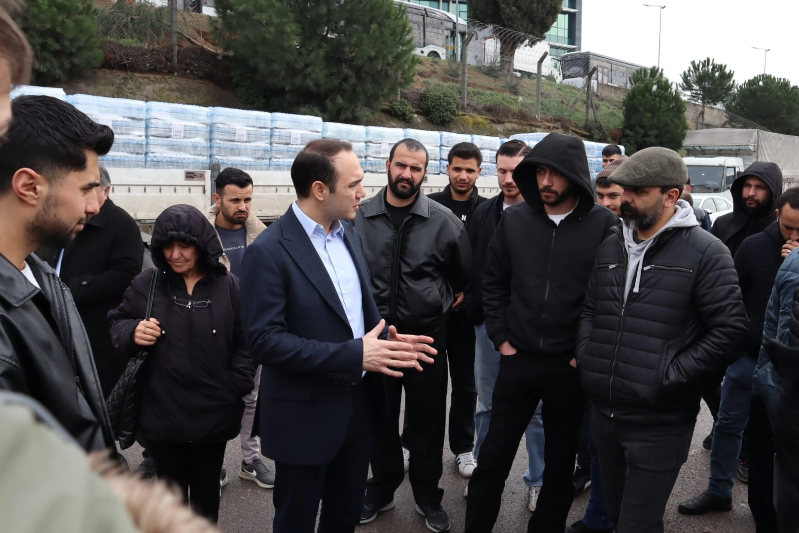 İzmit Belediyesi'nden Migros  iş&ccedil;ilerinin direnişine destek