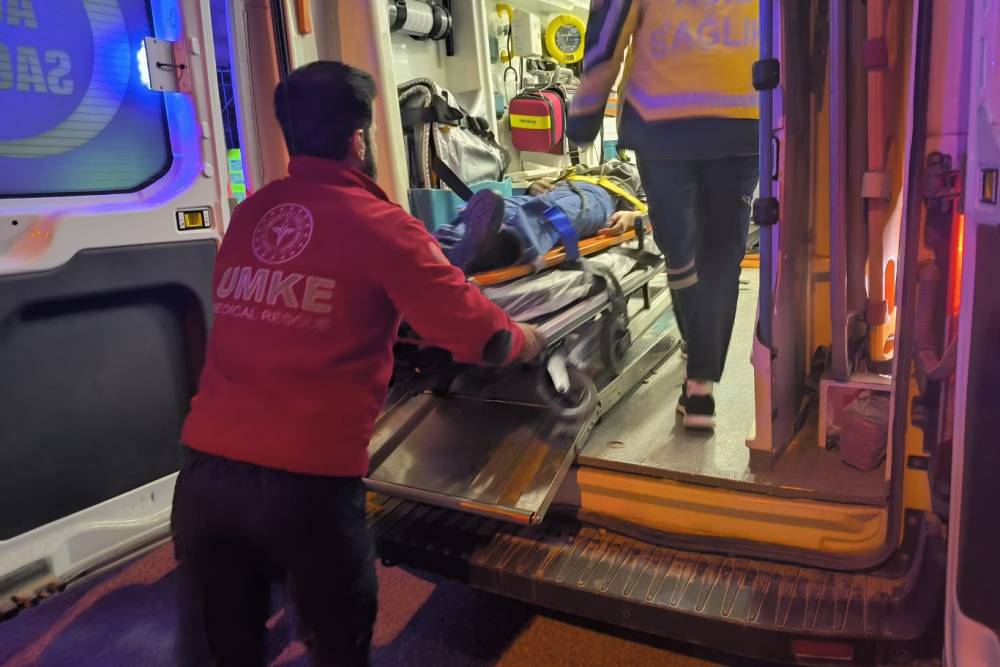 Mardin'de kontrolden &ccedil;ıkan otomobil 3 kadına &ccedil;arptı