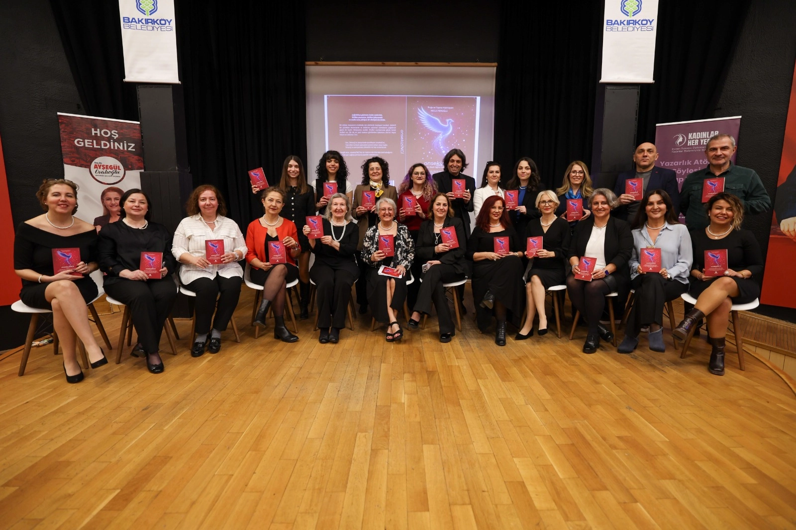 Bakırk&ouml;y&rsquo;de kadınların kaleminden &ldquo;onsekizİNCİ&rdquo; okurlarla buluştu