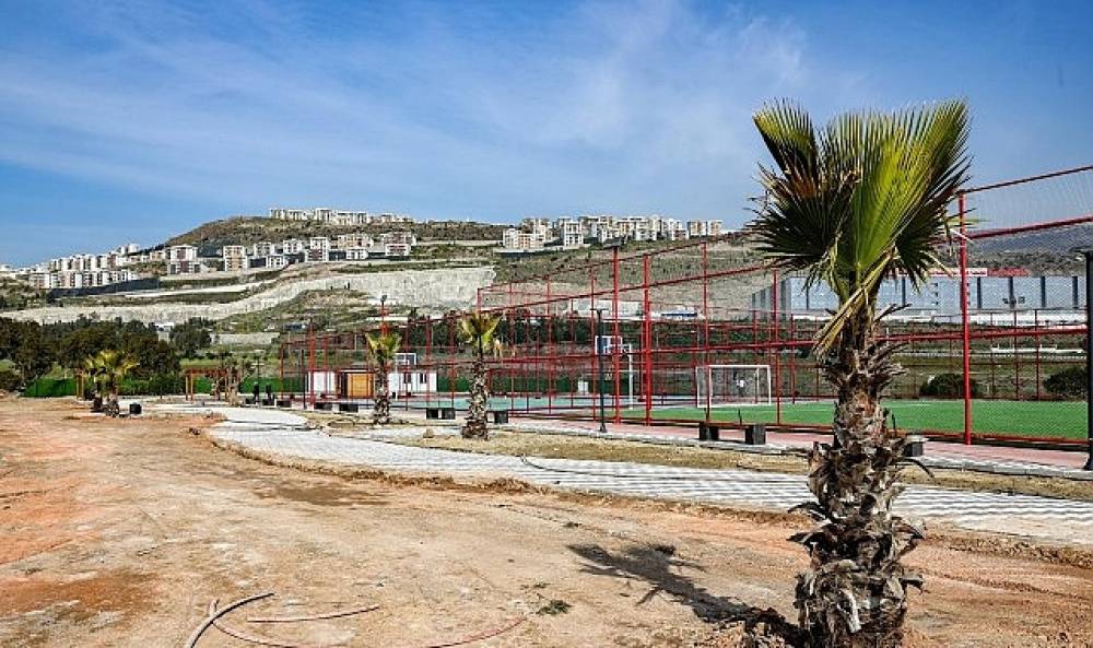 Bayraklı'da Ferdi Zeyrek Spor Kompleksi'nde &Ccedil;alışmalar Sona Yaklaştı