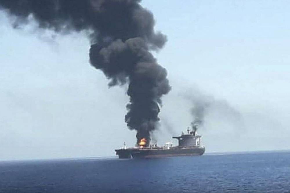  H&uuml;rm&uuml;z Boğazı&rsquo;nda ABD'ye ait iki gemi f&uuml;zelerle vuruldu