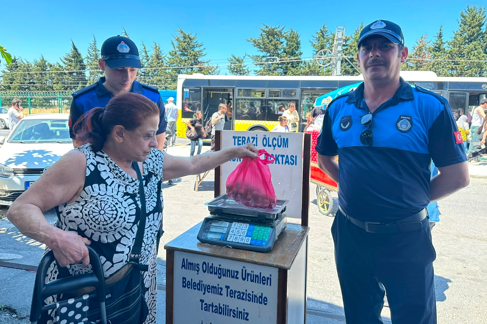 İstanbul Bakırk&ouml;y Zabıtası'ndan pazarlarda sıkı denetim