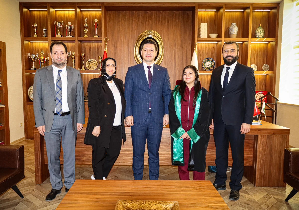 13 YAŞINDAKİ MELİKE ESMA ŞAVKILI, Av. VOLKAN B&Ouml;KE İLE BİR ARAYA GELDİ