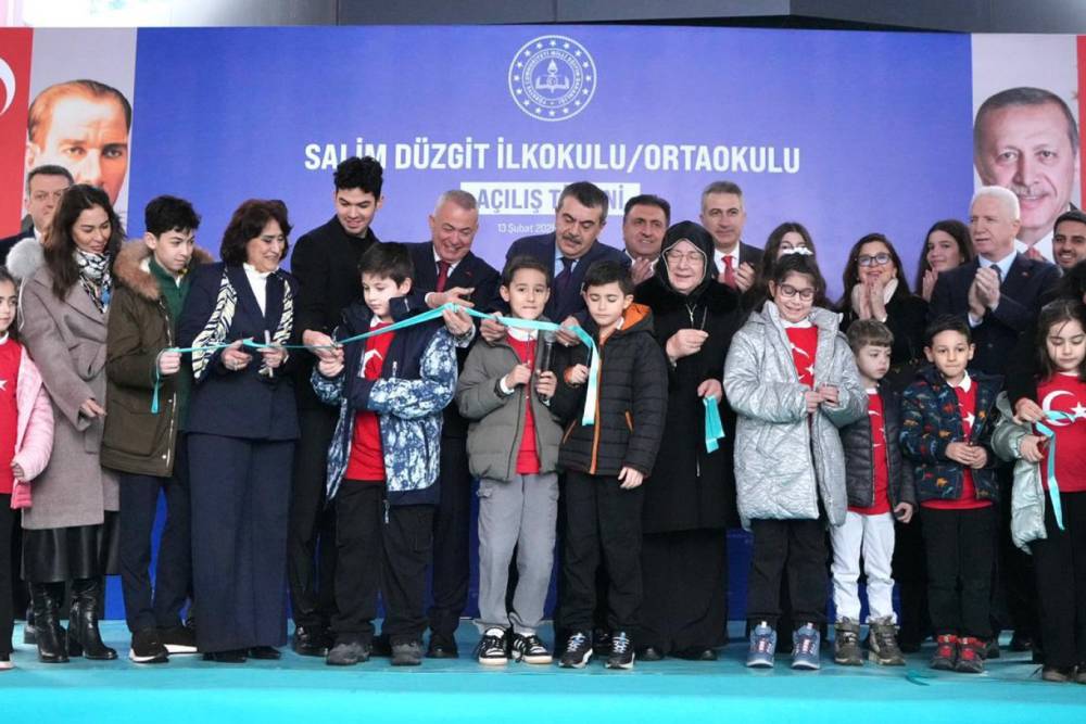 Bakan Tekin, Salim D&uuml;zgit İlkokulu ve Ortaokulunun a&ccedil;ılışını yaptı