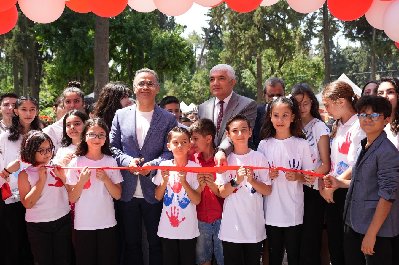 İzmir’de kitap fuarı coşkuyla açıldı