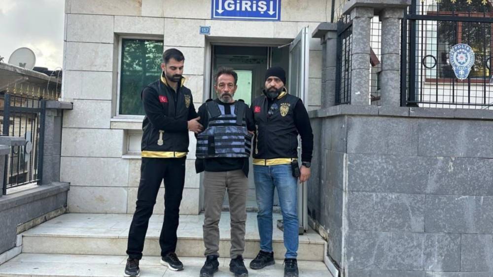 Besni&rsquo;de eşi ve bacanağını &ouml;ld&uuml;ren zanlı tutuklandı 