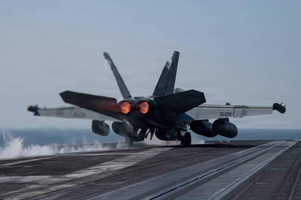 ABD'den İran'ın Hark Adası'na hava saldırısı