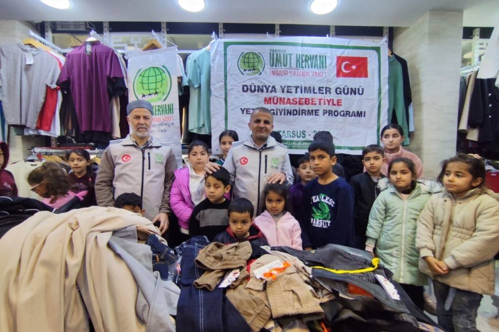 Umut Kervanı Tarsus'ta yetimlerin y&uuml;z&uuml;n&uuml; g&uuml;ld&uuml;rd&uuml;
