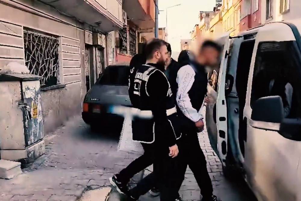 Sahte siteler &uuml;zerinden dolandırıcılık yapan &ccedil;eteye operasyon: 58 ş&uuml;pheli yakalandı