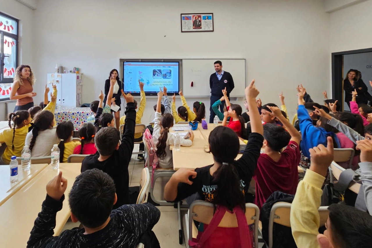 İzmir Metrosu&rsquo;ndan &ouml;ğrencilere metro ve tramvay eğitimi
