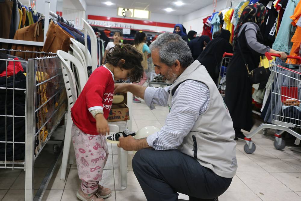 Şanlıurfa&rsquo;da yetim ve muhta&ccedil; ailelere bayramlık desteği