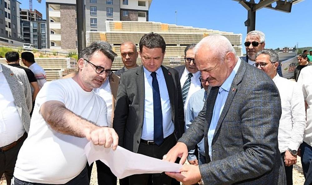 Osmangazi Yeni Modern Pazar Alanına Kavuşmak i&ccedil;in G&uuml;n Sayıyor