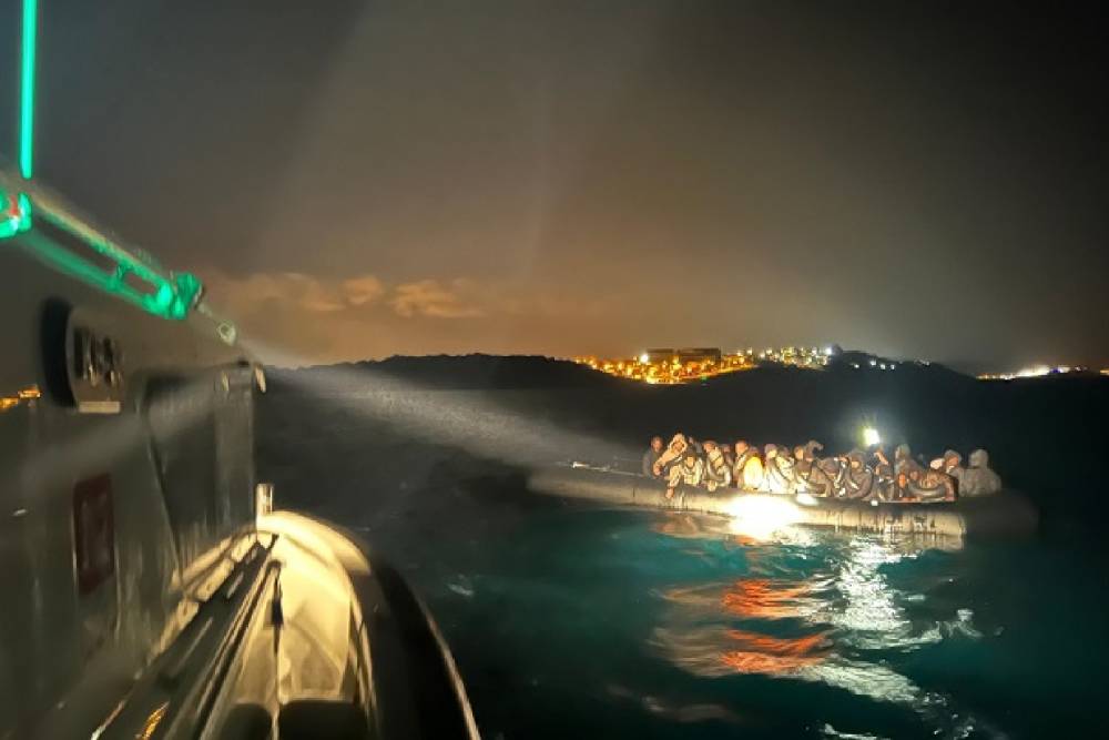 İzmir a&ccedil;ıklarında 35 d&uuml;zensiz g&ouml;&ccedil;men kurtarıldı