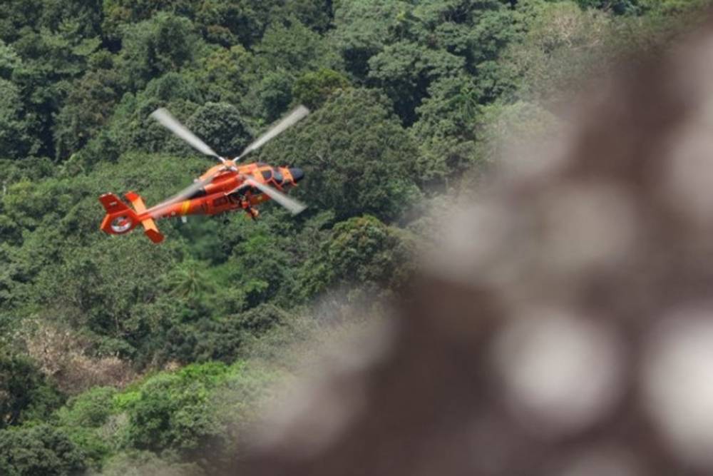 Endonezya&rsquo;da kayıp helikopteri arama &ccedil;alışmaları devam ediyor
