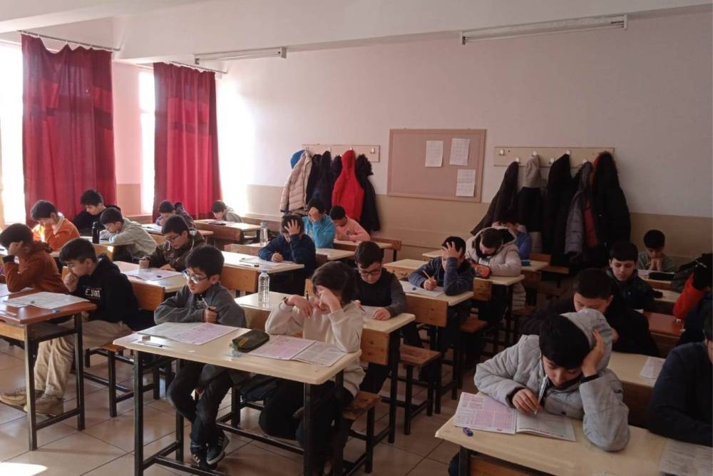 Erzincan'da dereceye giren &ouml;ğrencilere &ouml;d&uuml;lleri verildi