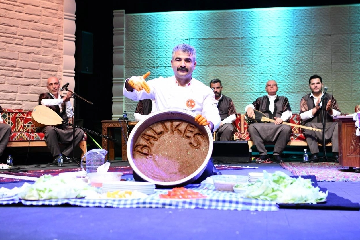 Balıkesir&rsquo;de UNESCO listesindeki iki gelenek aynı sahnede buluştu