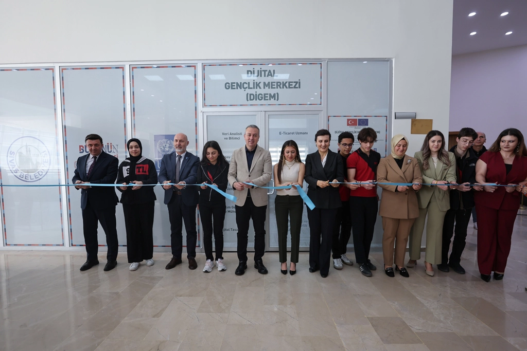 Sivas&rsquo;ta Dijital Gen&ccedil;lik Merkezi a&ccedil;ıldı