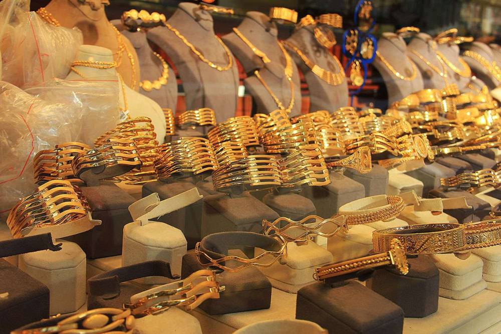 Altın haftanın son işlem g&uuml;n&uuml;nde y&uuml;kselişini s&uuml;rd&uuml;r&uuml;yor