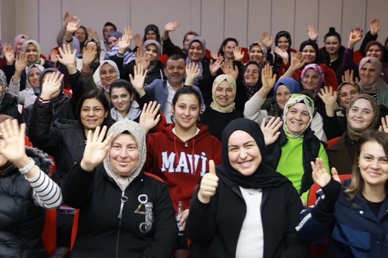 Denizli B&uuml;y&uuml;kşehir ile y&uuml;zmeyi &ouml;ğrendiler