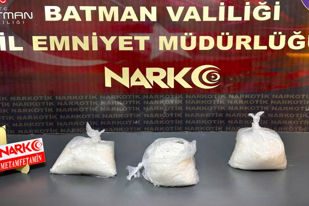 Batman'da otob&uuml;s bagajından 3 kilo 220 gram metamfetamin &ccedil;ıktı