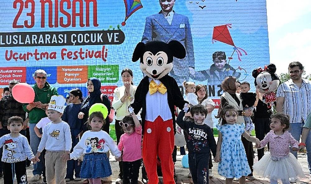 23 Nisan &Ccedil;ocuk ve U&ccedil;urtma Festivali bayram coşkusuyla yaşanıyor