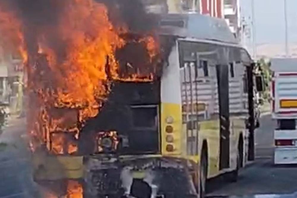 Diyarbakır&rsquo;da belediye otob&uuml;s&uuml; alev alev yandı