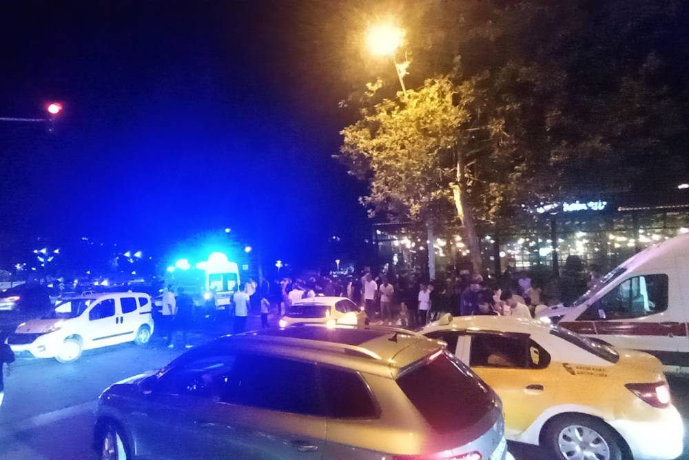 Diyarbakır'da 3 ara&ccedil; birbirine girdi: 1'i ağır 5 yaralı