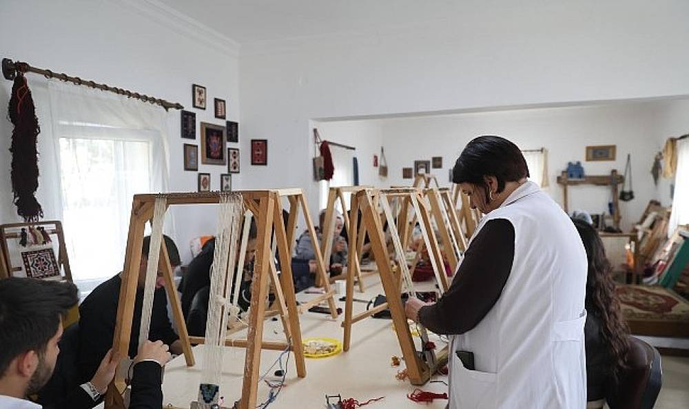 NEVÜ'lü Öğrenciler Uygulamalı “Dokuma Atölyesi