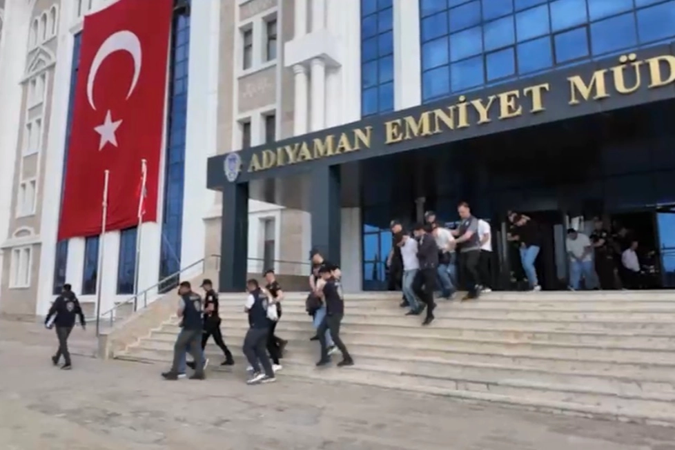Adıyaman&rsquo;da yasa dışı bahis ve dolandırıcılığa 9 tutuklama