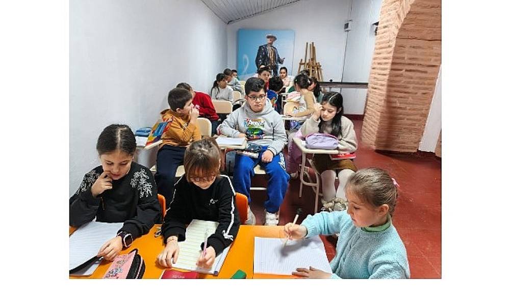 Kadın ve &Ccedil;ocuk Dayanışma Merkezi'nde İngilizce Derslerine Yoğun İlgi