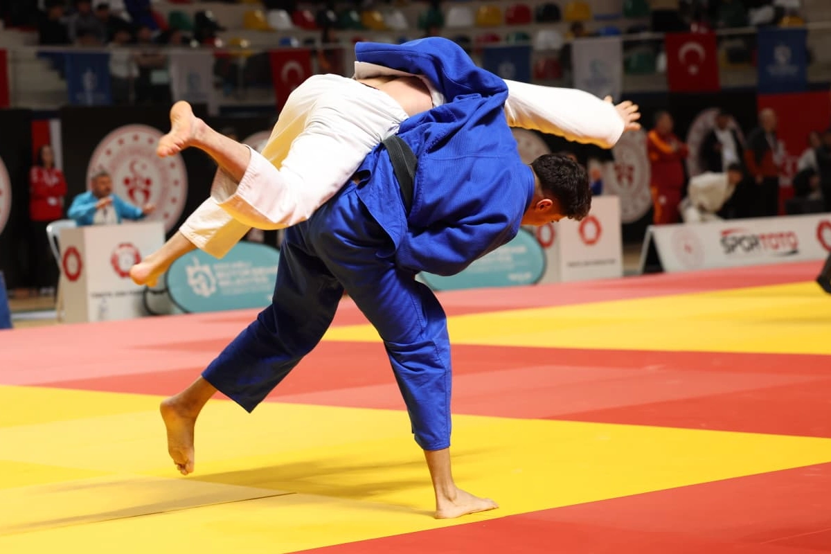 Kocaeli'de g&ouml;zler B&uuml;y&uuml;kler T&uuml;rkiye Judo Şampiyonası finalinde