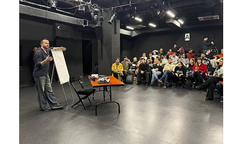 Oyun Yazımı At&ouml;lyesi Yazar, Y&ouml;netmen ve Oyuncu Murat Mahmutyazıcıoğlu'nun At&ouml;lyesiyle Başladı