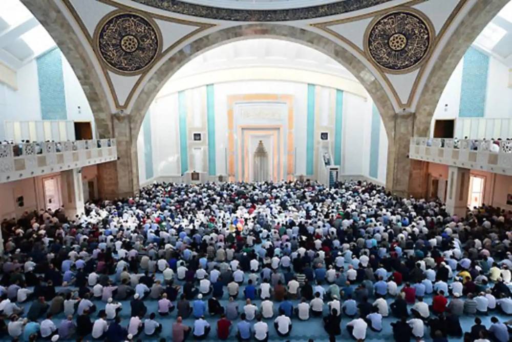 Cuma hutbesi: İnsanlar arasındaki iletişimin &ouml;z&uuml; sevgi ve saygıya dayanmaktadır